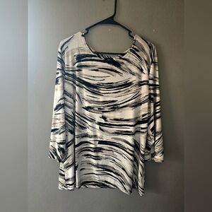 Women's Black and White Abstract Top